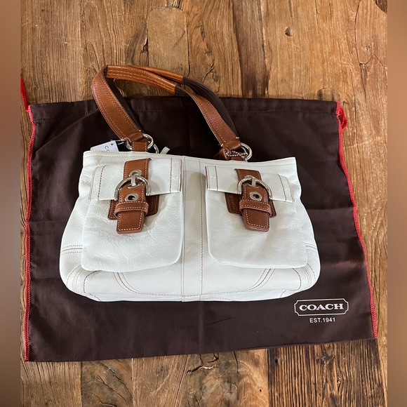 🌸COACH Soho pocket tote. - Picture 14 of 15